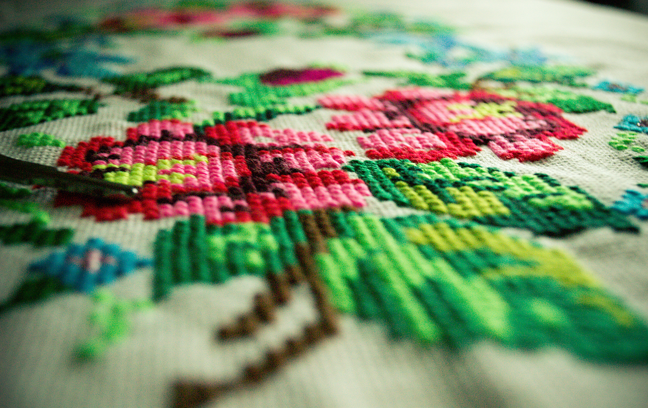Embroidery Quilting: A Descriptive Guide for Quilters